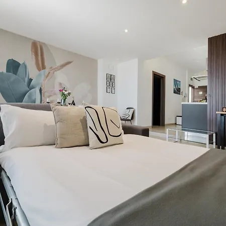 Fl9 Thelodge-sea View W Huge Terrace By Homely